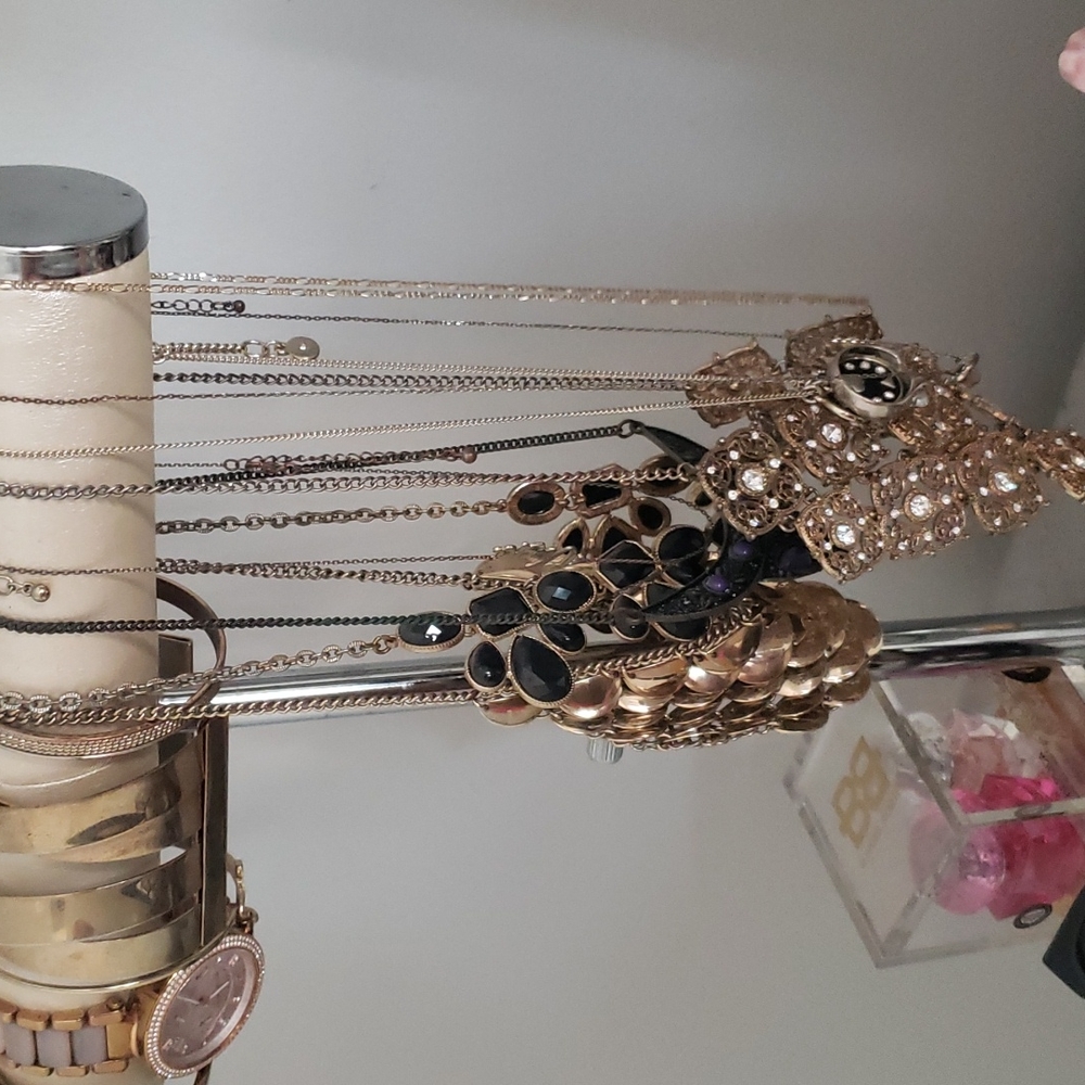 Elegant gold /rhinestone necklace